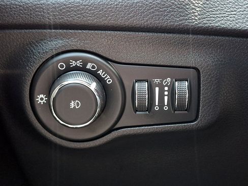 Used 2019 Jeep Compass Latitude FWD image 25