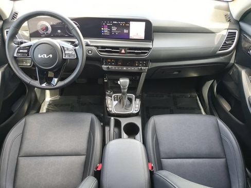 Used 2024 Kia Seltos EX FWD image 14