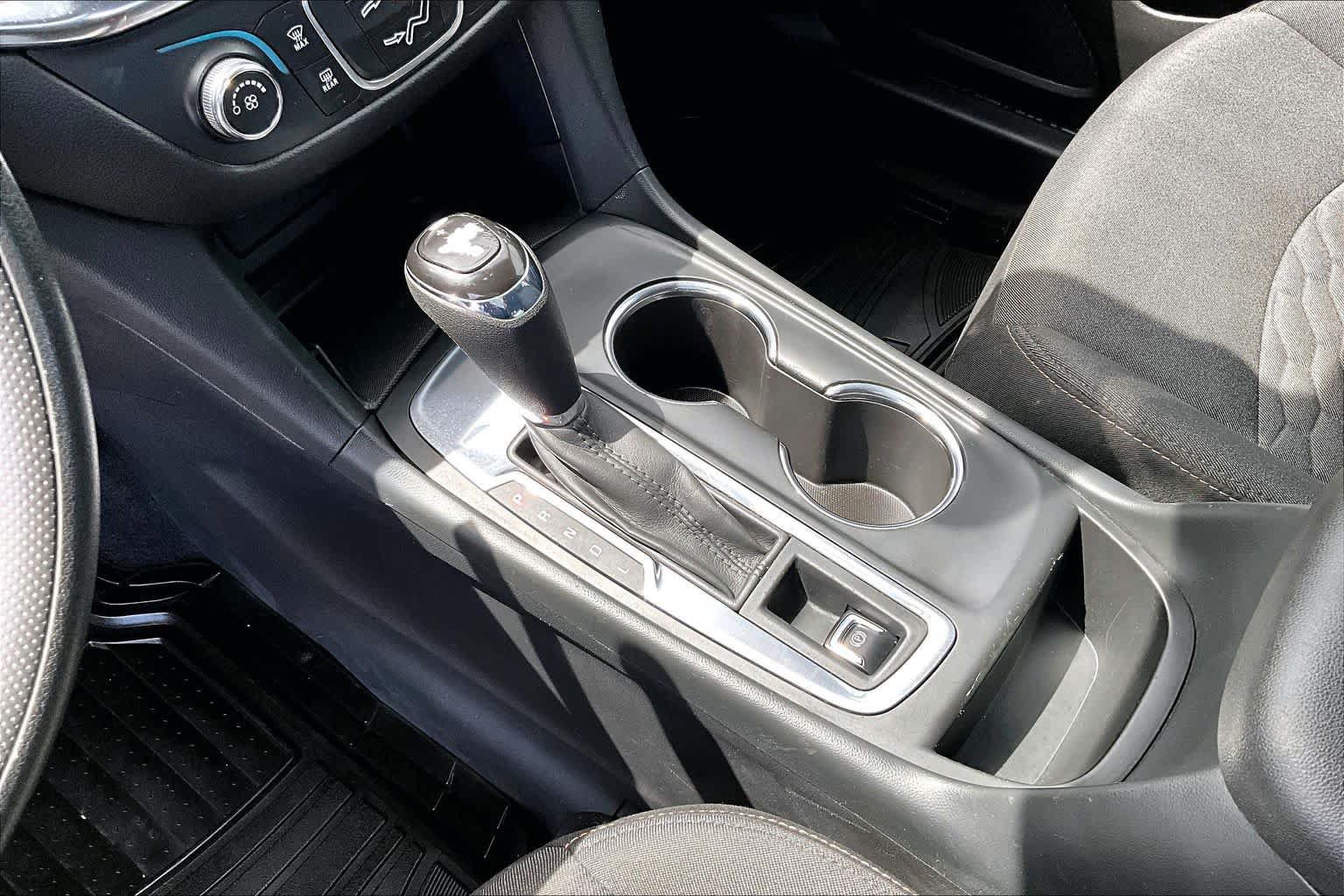 Used 2020 Chevrolet Equinox LT FWD image 16