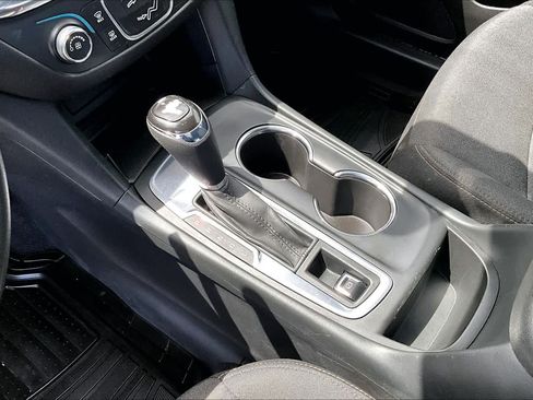 Used 2020 Chevrolet Equinox LT FWD image 16