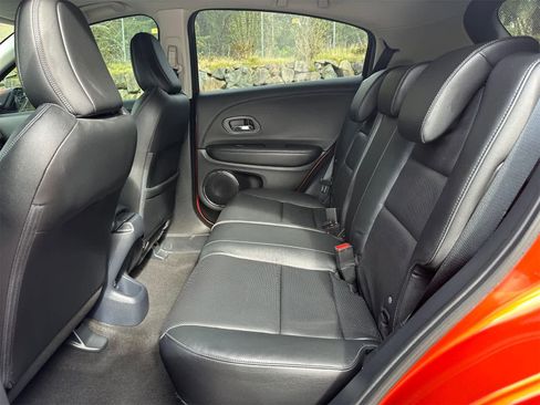 Used 2020 Honda HR-V Touring image 11