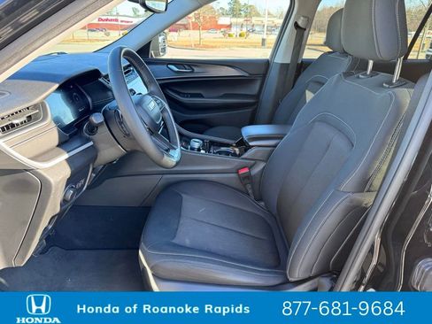 Used 2023 Jeep Grand Cherokee L Laredo image 11