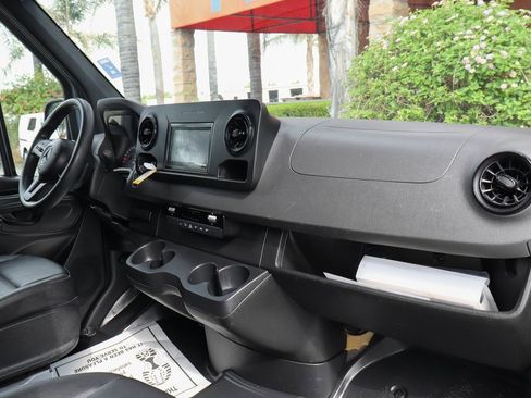 Used 2021 Mercedes-Benz Sprinter 2500 image 34
