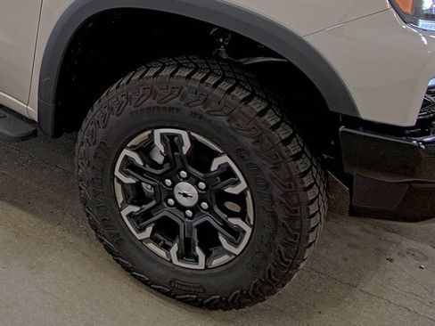 Used 2026 Chevrolet Silverado 1500 ZR2 AWD/4WD image 9