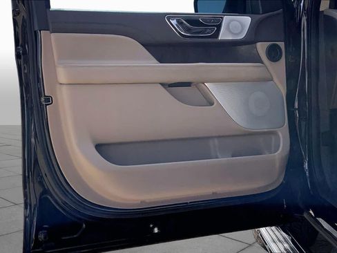 Used 2022 Lincoln Navigator Reserve AWD/4WD image 22