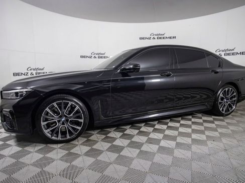 Used 2022 BMW 750i xDrive w/ Luxury Rear Seating Package image 10