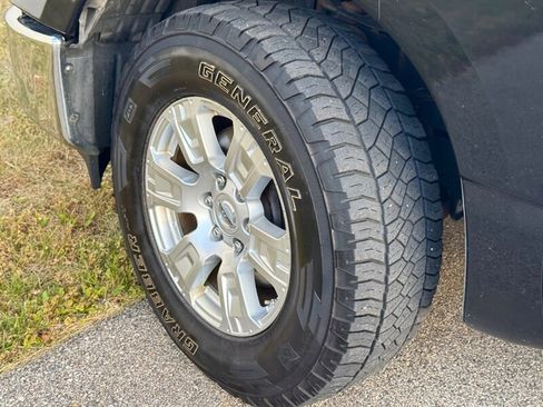 Used 2018 Nissan Titan SV AWD/4WD image 30