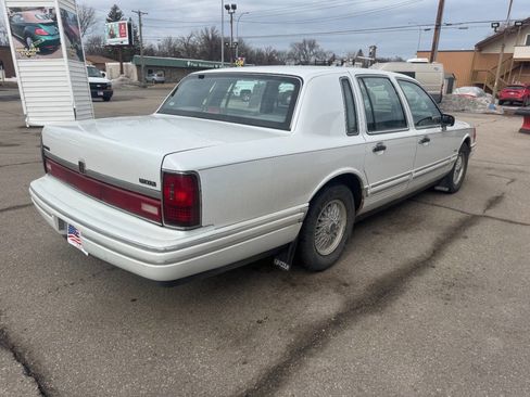 Used 1993 Lincoln Town Car Cartier image 6