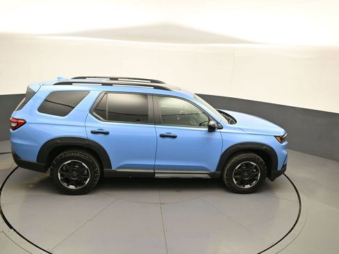 Used 2025 Honda Pilot TrailSport image 39