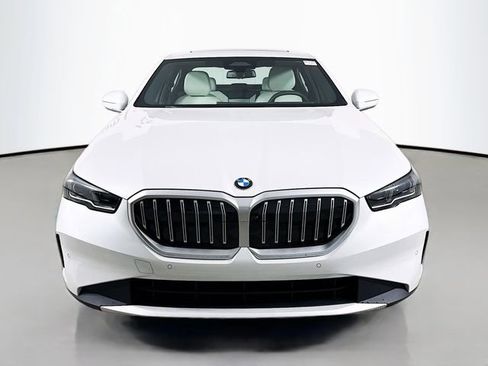 New 2026 BMW 530i xDrive w/ Premium Package image 2