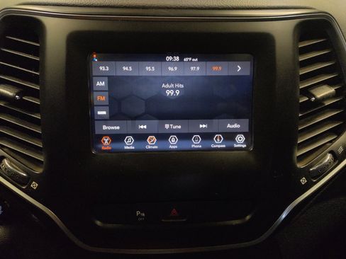 Used 2019 Jeep Cherokee Latitude Plus w/ Trailer Tow Group AWD/4WD image 25