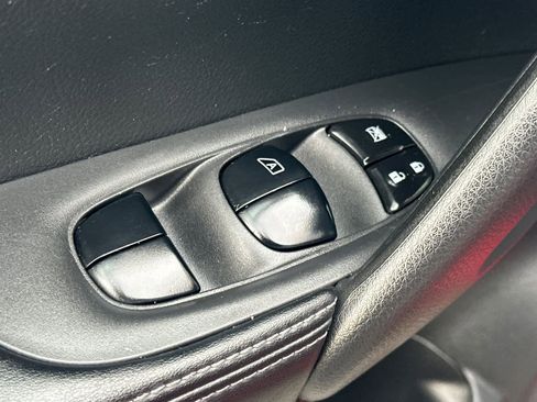 Used 2018 Nissan Rogue Sport SV image 13