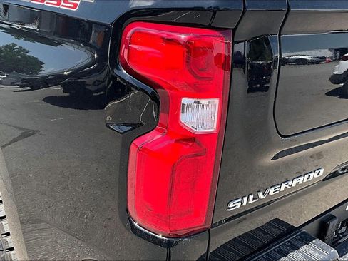 Used 2026 Chevrolet Silverado 1500 LT Trail Boss w/ LT Trail Boss Premium Package AWD/4WD image 27