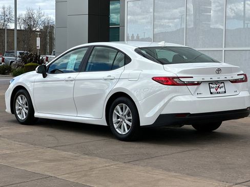 Certified 2025 Toyota Camry LE image 7
