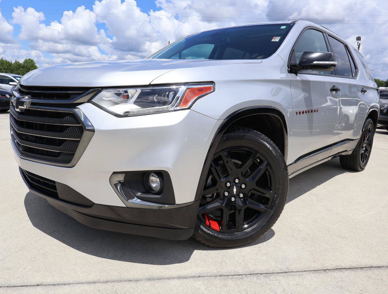 Used 2020 Chevrolet Traverse Premier w/ Redline Edition FWD image 2
