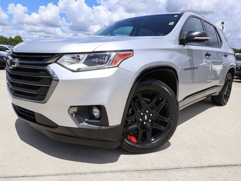 Used 2020 Chevrolet Traverse Premier w/ Redline Edition FWD image 2