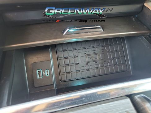 Used 2022 Ford Expedition Max Limited image 23