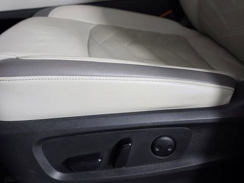 Used 2022 Nissan Pathfinder Platinum w/ Cargo Package FWD image 27