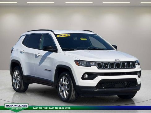 Used 2023 Jeep Compass Latitude AWD/4WD image 3