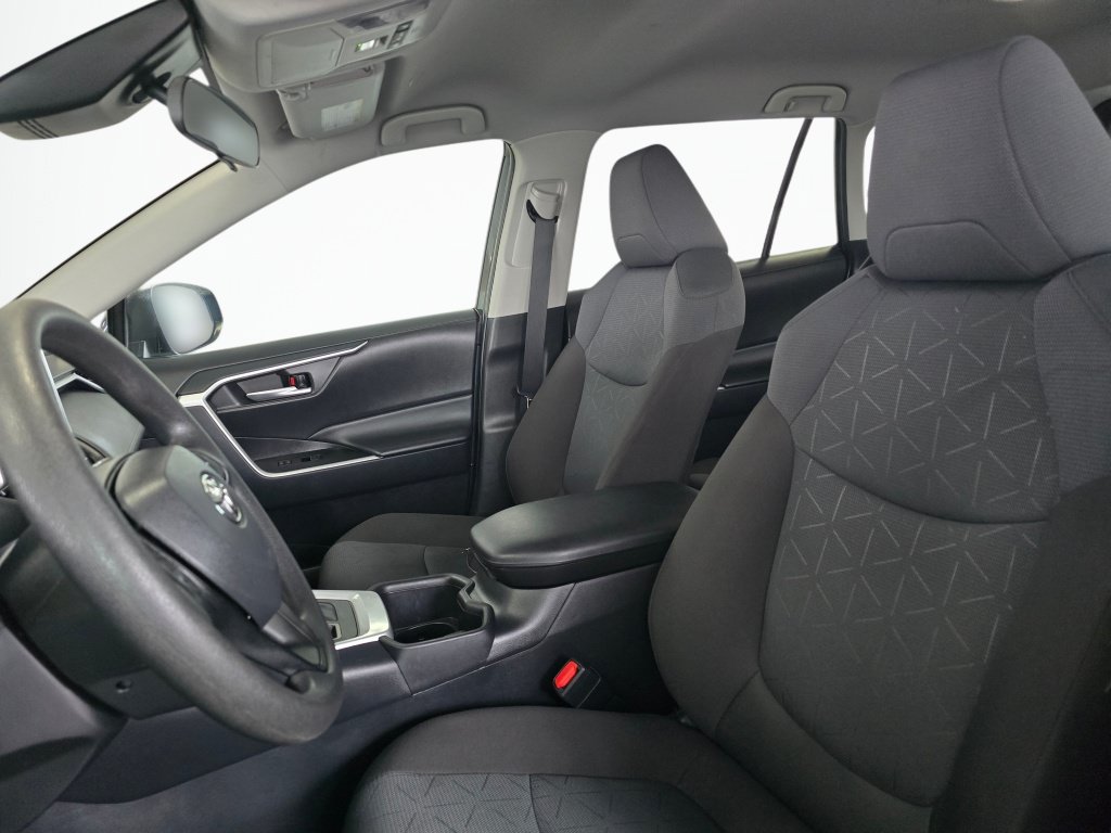 Used 2025 Toyota RAV4 XLE AWD/4WD image 18