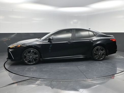 Used 2025 Toyota Camry XSE FWD image 3