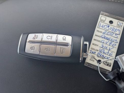 Used 2025 Genesis GV70 2.5T AWD/4WD image 34