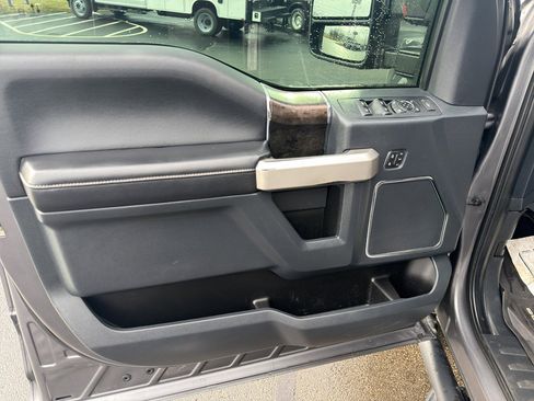 Used 2022 Ford F250 Lariat w/ Chrome Package image 12