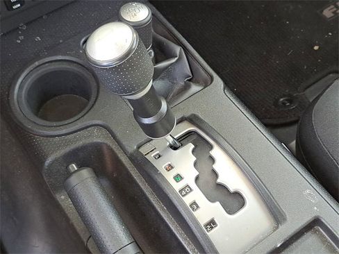 Used 2011 Toyota FJ Cruiser 4WD image 18