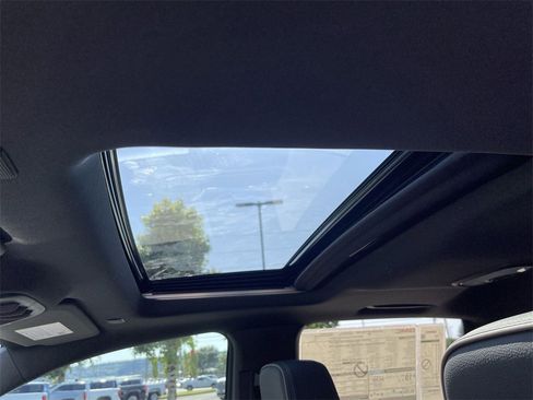 New 2025 GMC Canyon Denali w/ LPO, Denali Black Edition image 19