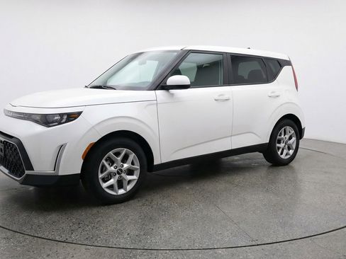 Used 2025 Kia Soul LX w/ LX Technology Package FWD image 3