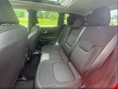 Used 2022 Jeep Renegade Latitude w/ Sun/Sound Group AWD/4WD image 11