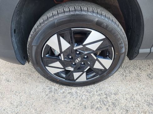 Used 2025 Hyundai Kona SEL AWD/4WD image 10