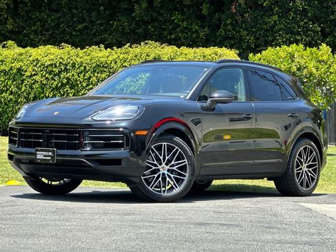 Certified 2026 Porsche Cayenne AWD/4WD image 1