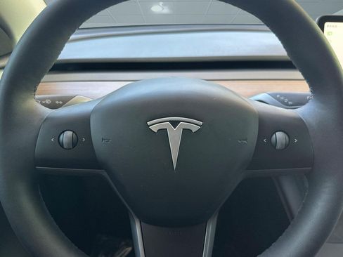 Used 2025 Tesla Model Y Long Range RWD image 10