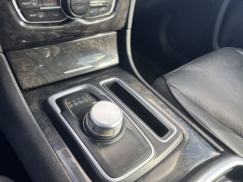 Used 2018 Chrysler 300 Limited w/ Safetytec Plus Group image 27