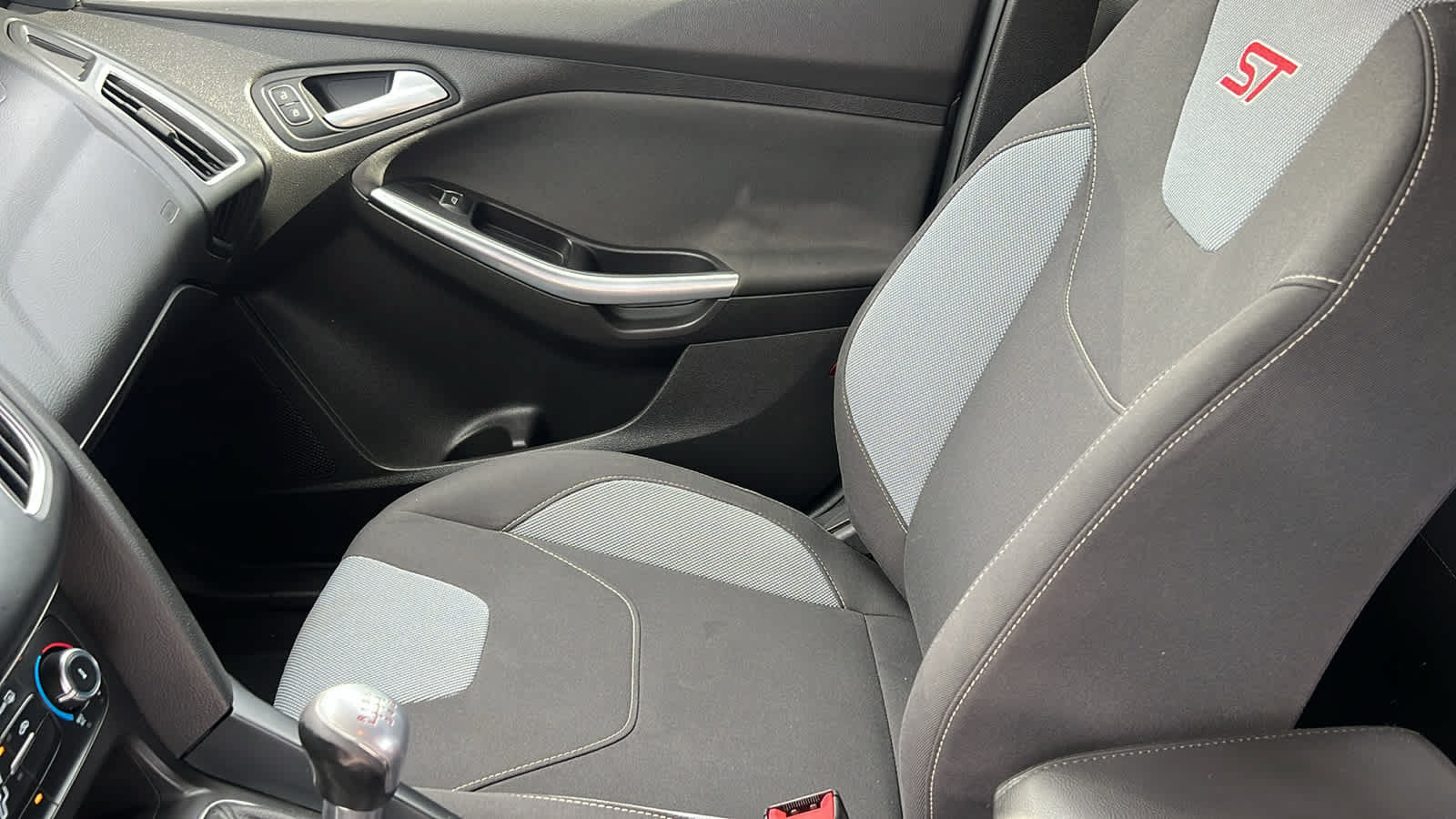 Used 2017 Ford Focus ST FWD image 12