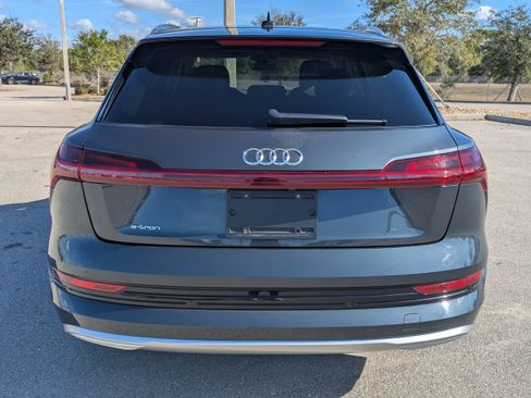 Used 2019 Audi e-tron Prestige w/ Prestige Package image 6
