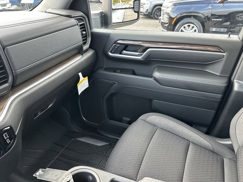 Used 2025 Chevrolet Silverado 2500 LT w/ Convenience Package image 24