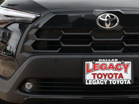 Used 2026 Toyota Corolla Cross XLE FWD image 10