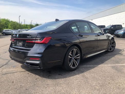 Used 2021 BMW 750i xDrive w/ M Sport Package AWD/4WD image 3