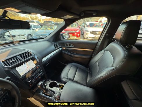 Used 2018 Ford Explorer XLT w/ Equipment Group 202A AWD/4WD image 26