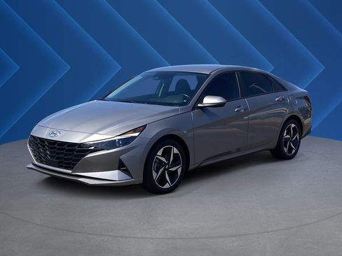 Certified 2023 Hyundai Elantra SEL w/ Convenience Package FWD image 7