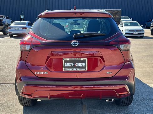 Used 2023 Nissan Kicks SV image 7