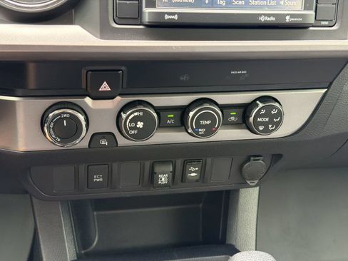 Used 2019 Toyota Tacoma SR5 AWD/4WD image 22