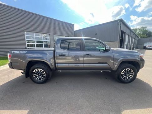 Used 2021 Toyota Tacoma TRD Sport AWD/4WD image 4