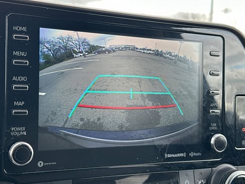 Used 2021 Toyota Highlander LE image 27