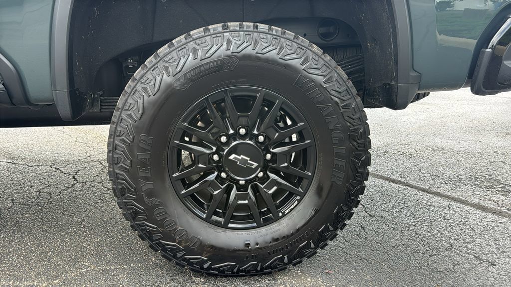 Used 2026 Chevrolet Silverado 2500 ZR2 AWD/4WD image 10