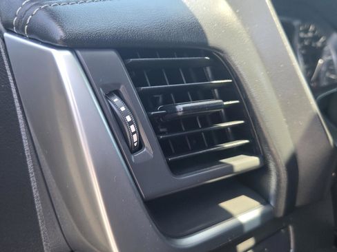 Used 2024 Nissan Rogue S AWD/4WD image 9