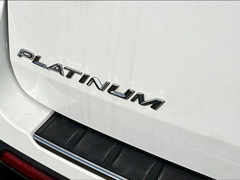 Used 2022 Ford Explorer Platinum w/ Technology Package image 24