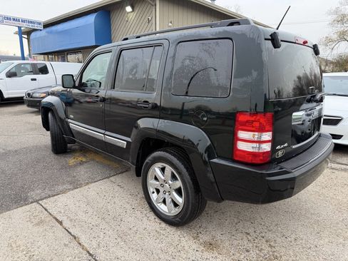Used 2012 Jeep Liberty Sport image 9